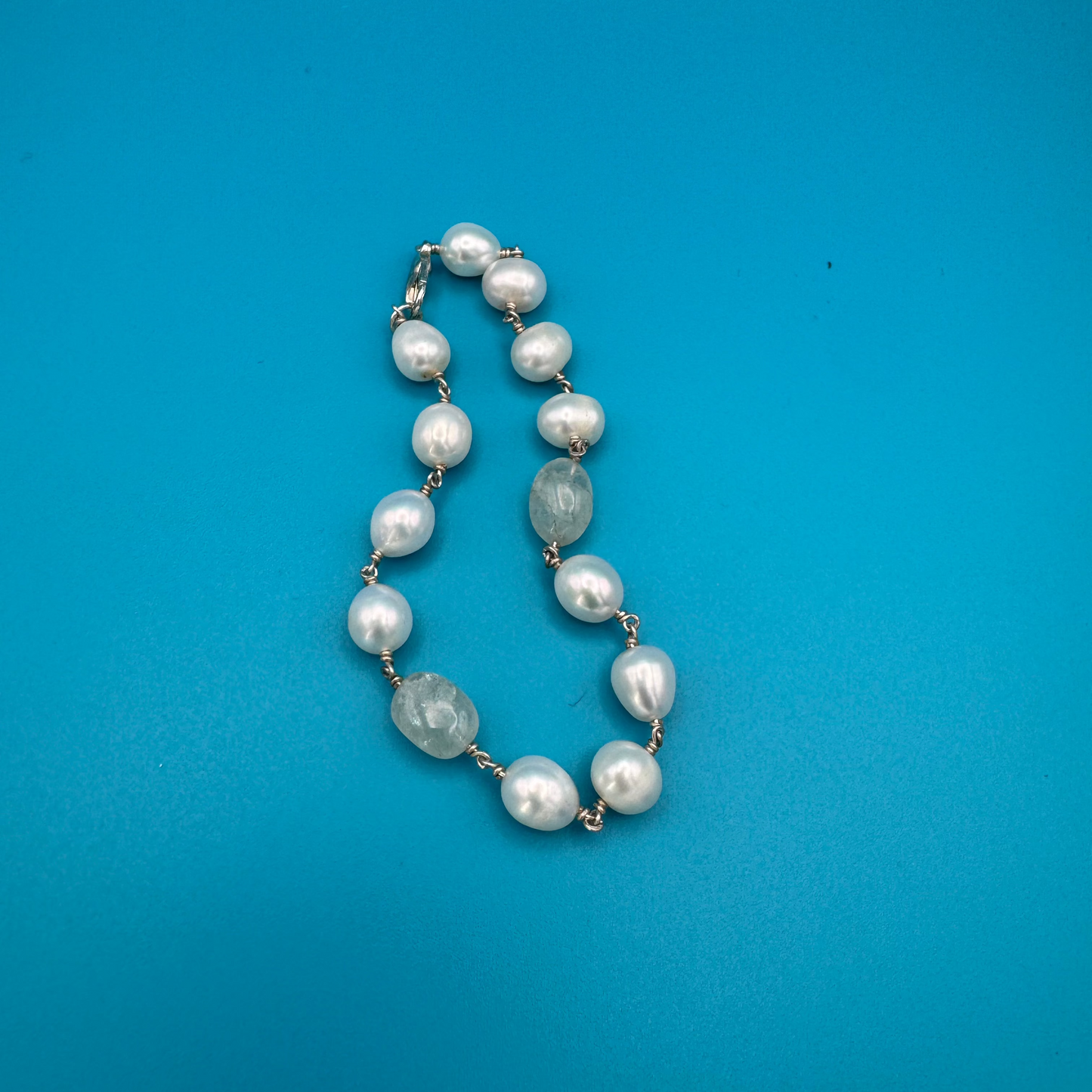 Natural Finish White Pearl and Crystal Bracelet – Subtle Elegance Meets Sparkling Sophistication