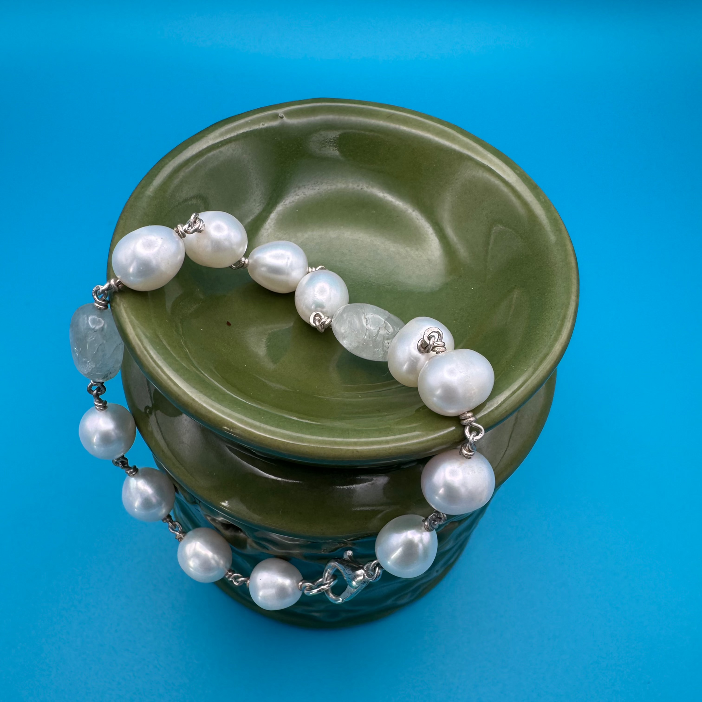 Natural Finish White Pearl and Crystal Bracelet – Subtle Elegance Meets Sparkling Sophistication